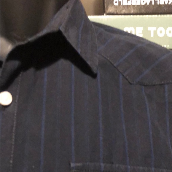 Button down - Picture 2 of 2